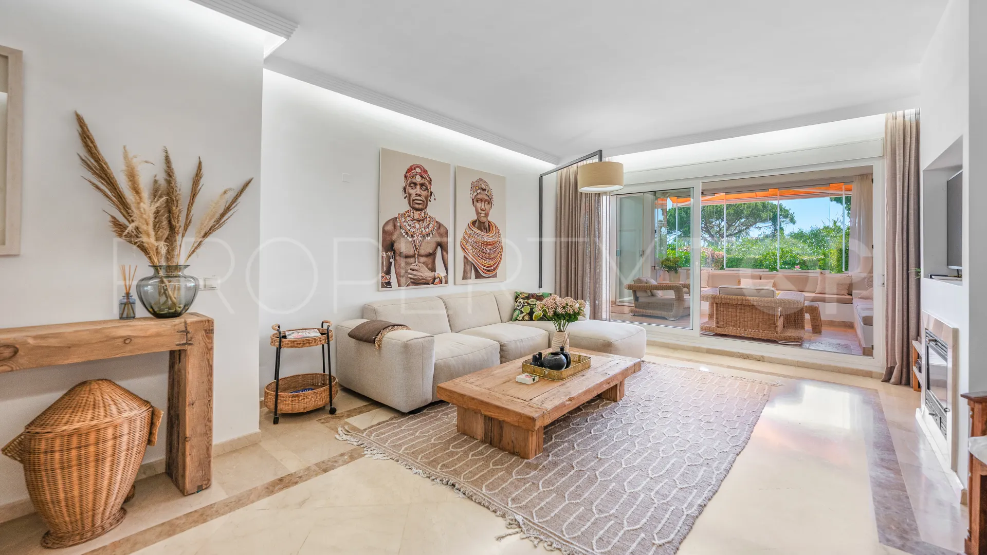 Comprar apartamento planta baja en Los Monteros de 3 dormitorios