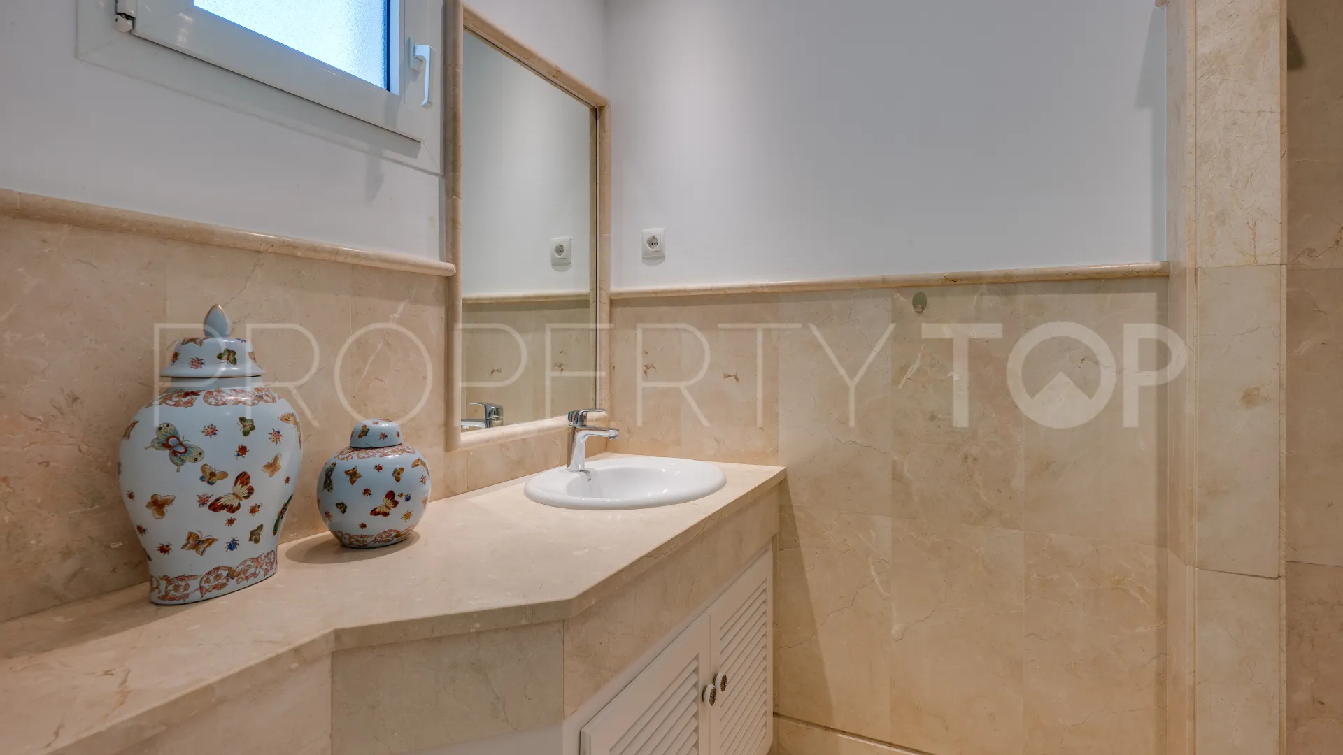Comprar apartamento planta baja en Los Monteros de 3 dormitorios