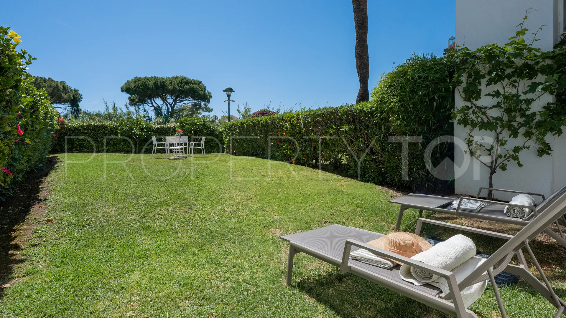 Comprar apartamento planta baja en Los Monteros de 3 dormitorios