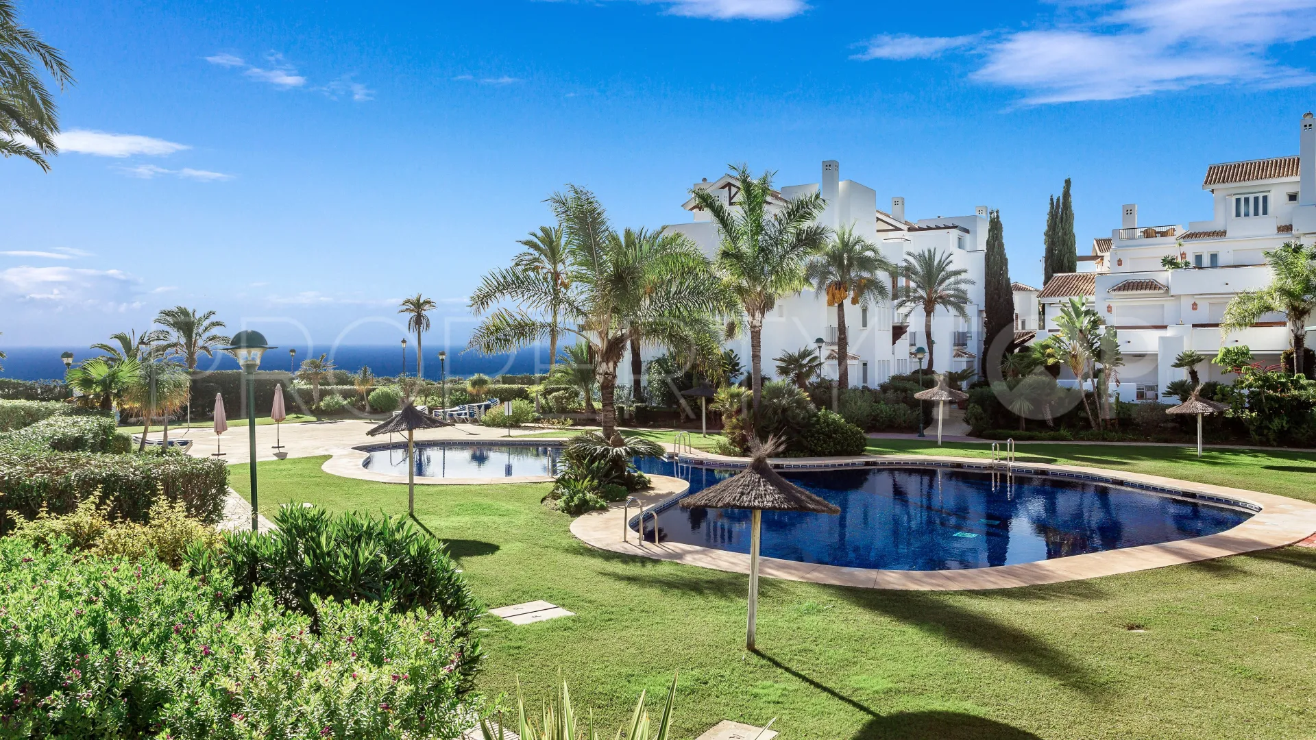 Comprar apartamento planta baja en Los Monteros de 3 dormitorios