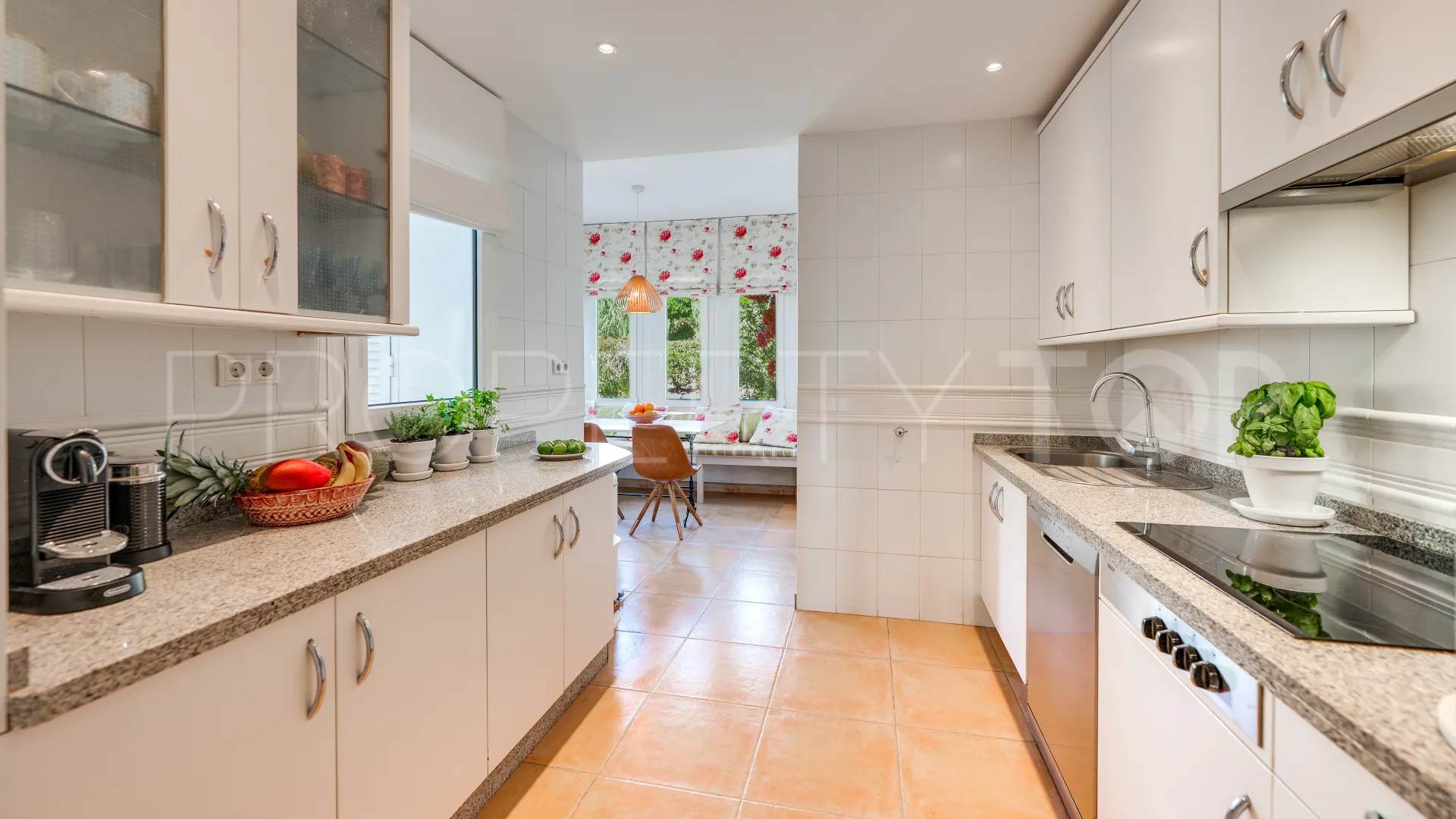Comprar apartamento planta baja en Los Monteros de 3 dormitorios