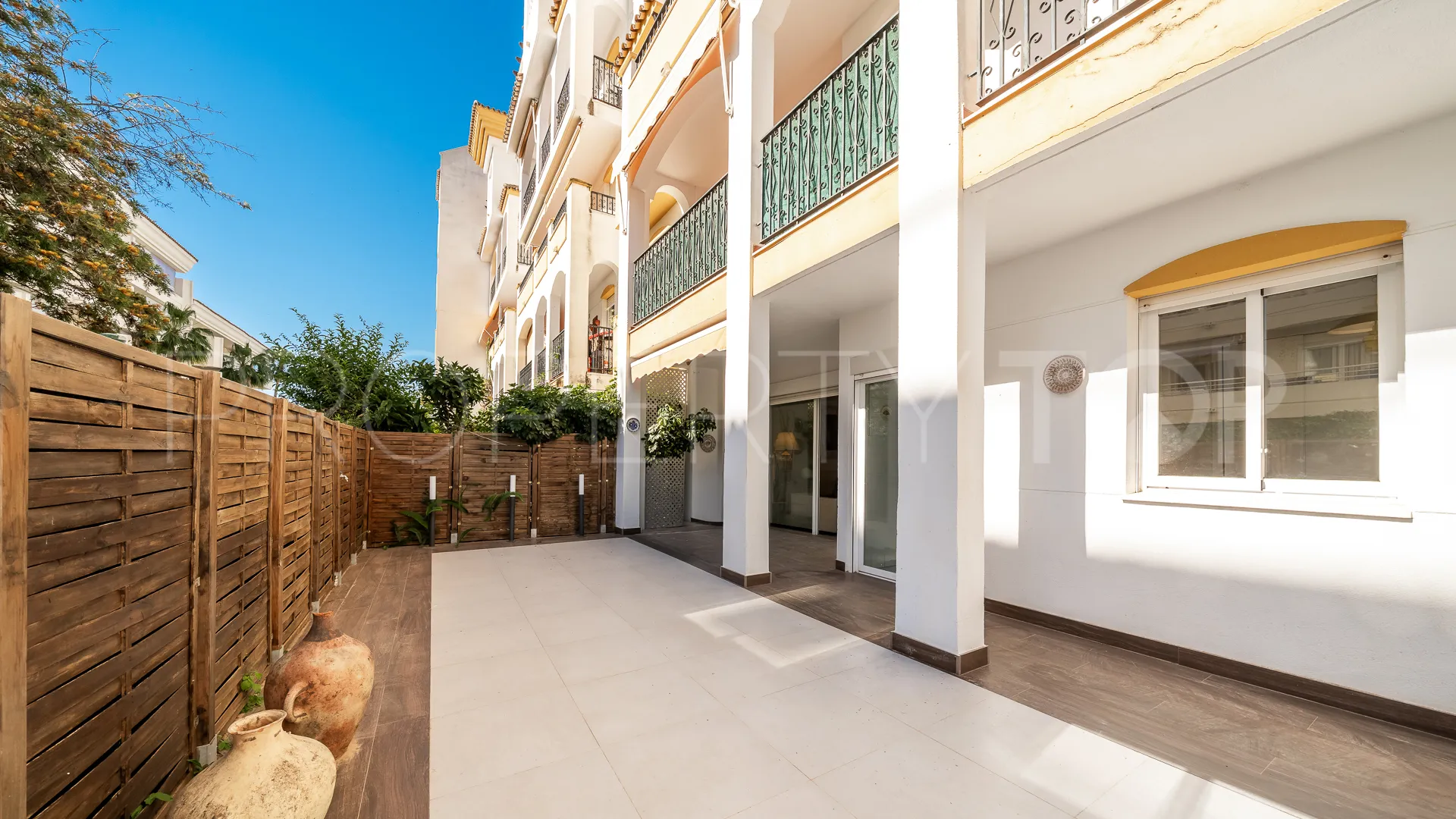 Apartamento planta baja con 2 dormitorios a la venta en Golden Mile