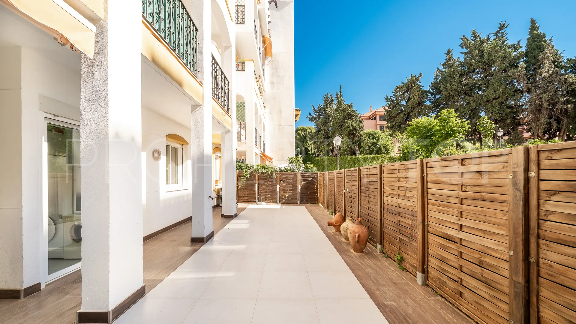 Apartamento planta baja con 2 dormitorios a la venta en Golden Mile