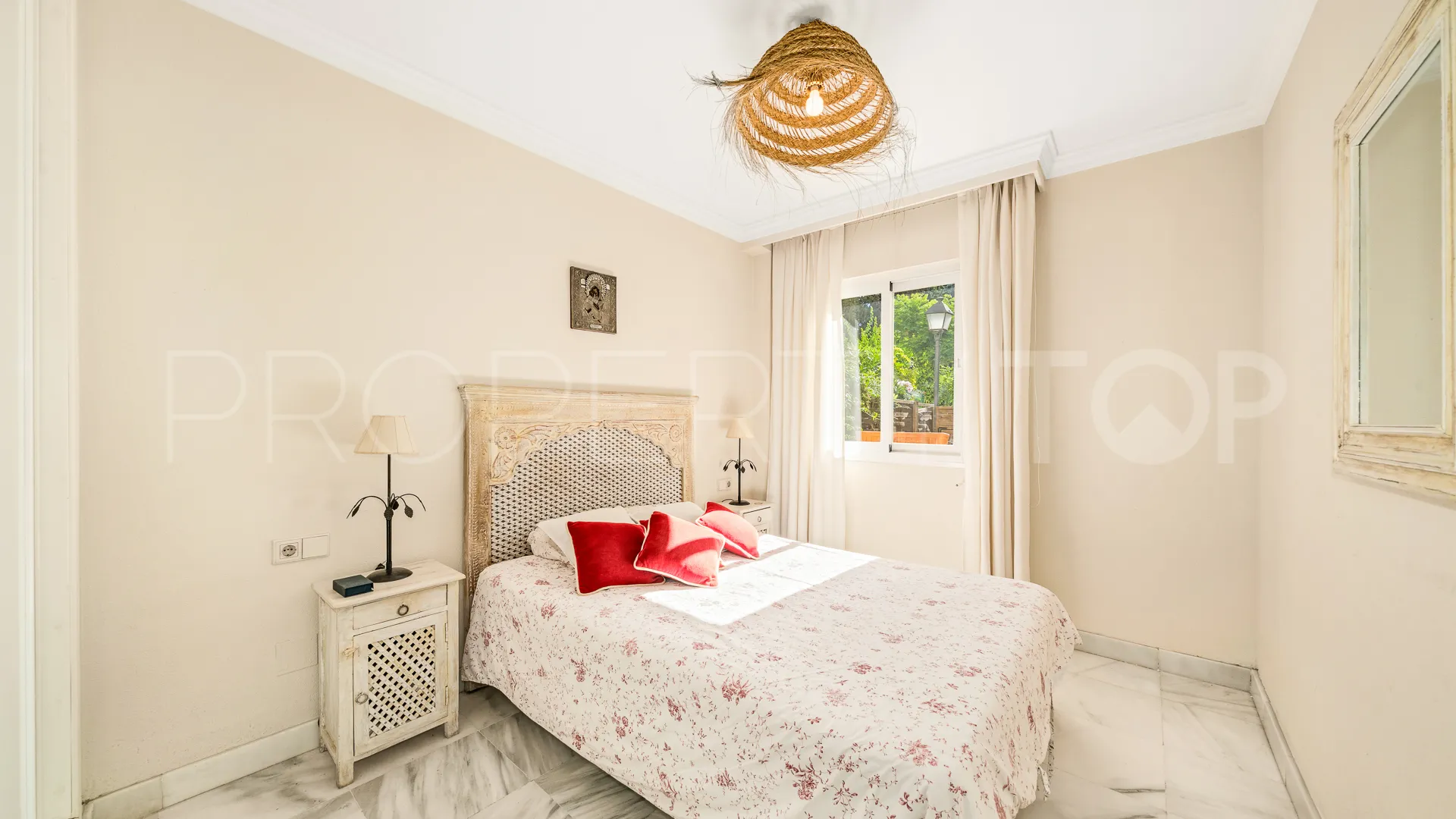 Apartamento planta baja con 2 dormitorios a la venta en Golden Mile