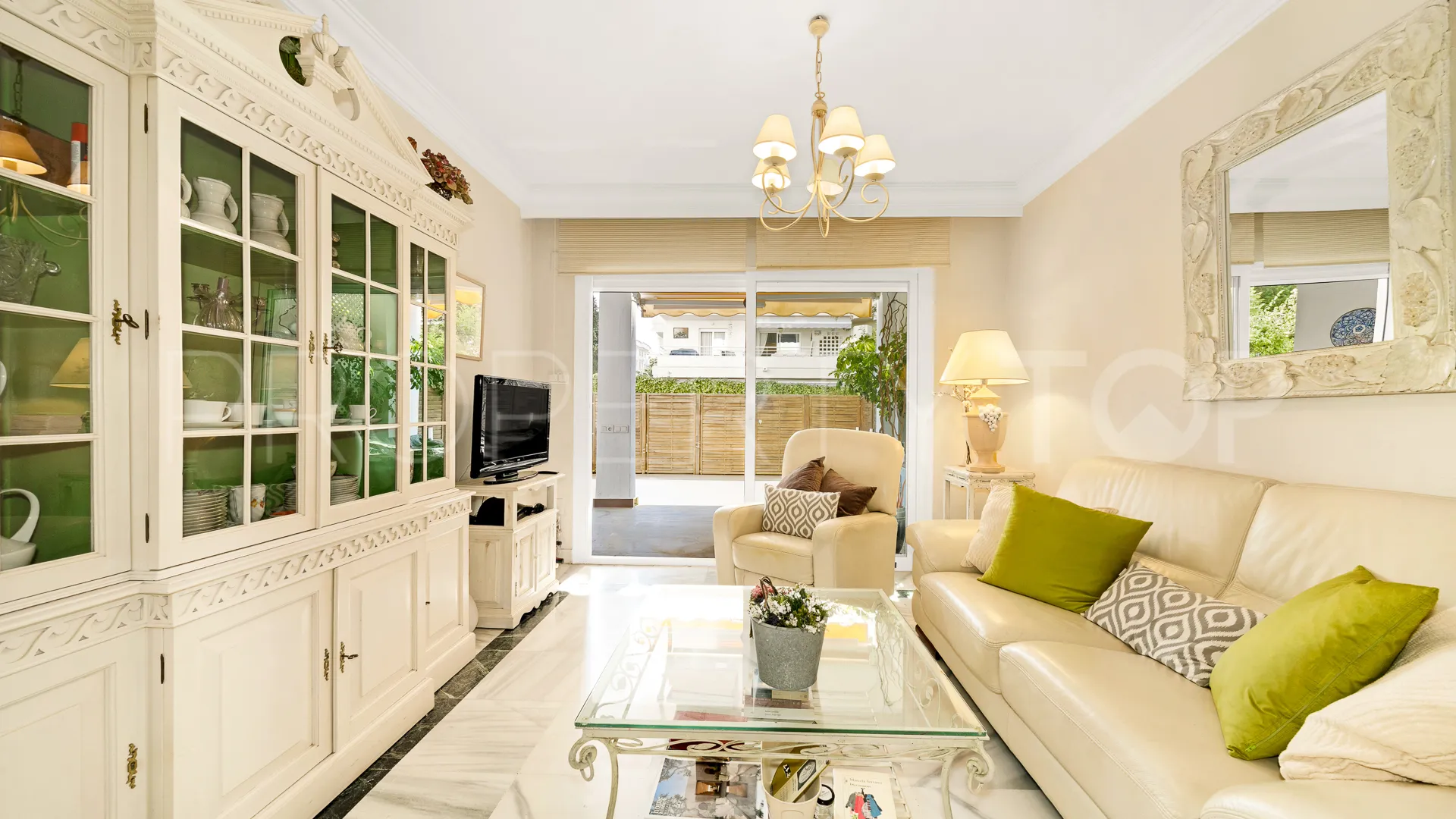 Apartamento planta baja con 2 dormitorios a la venta en Golden Mile