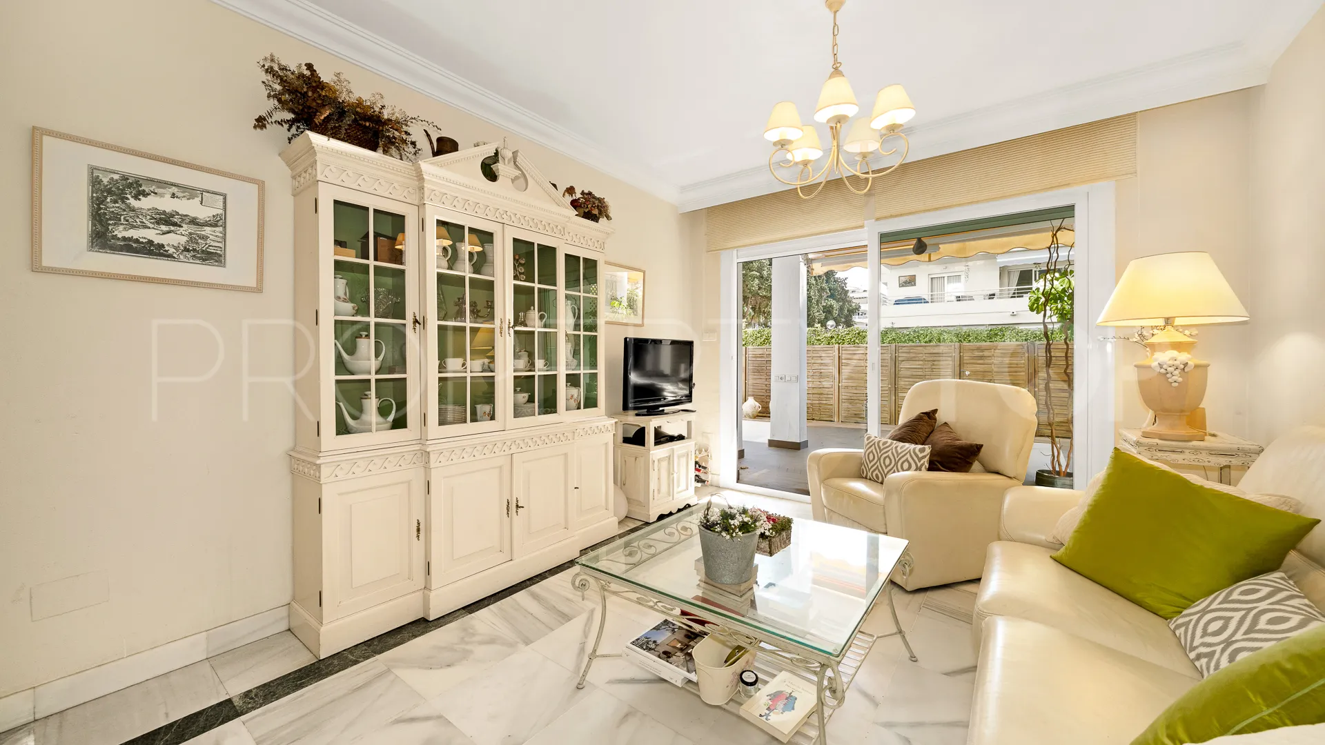 Apartamento planta baja con 2 dormitorios a la venta en Golden Mile