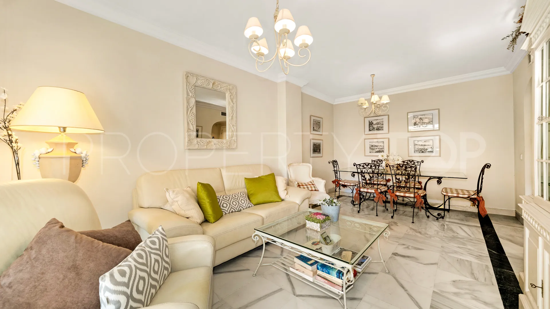 Apartamento planta baja con 2 dormitorios a la venta en Golden Mile