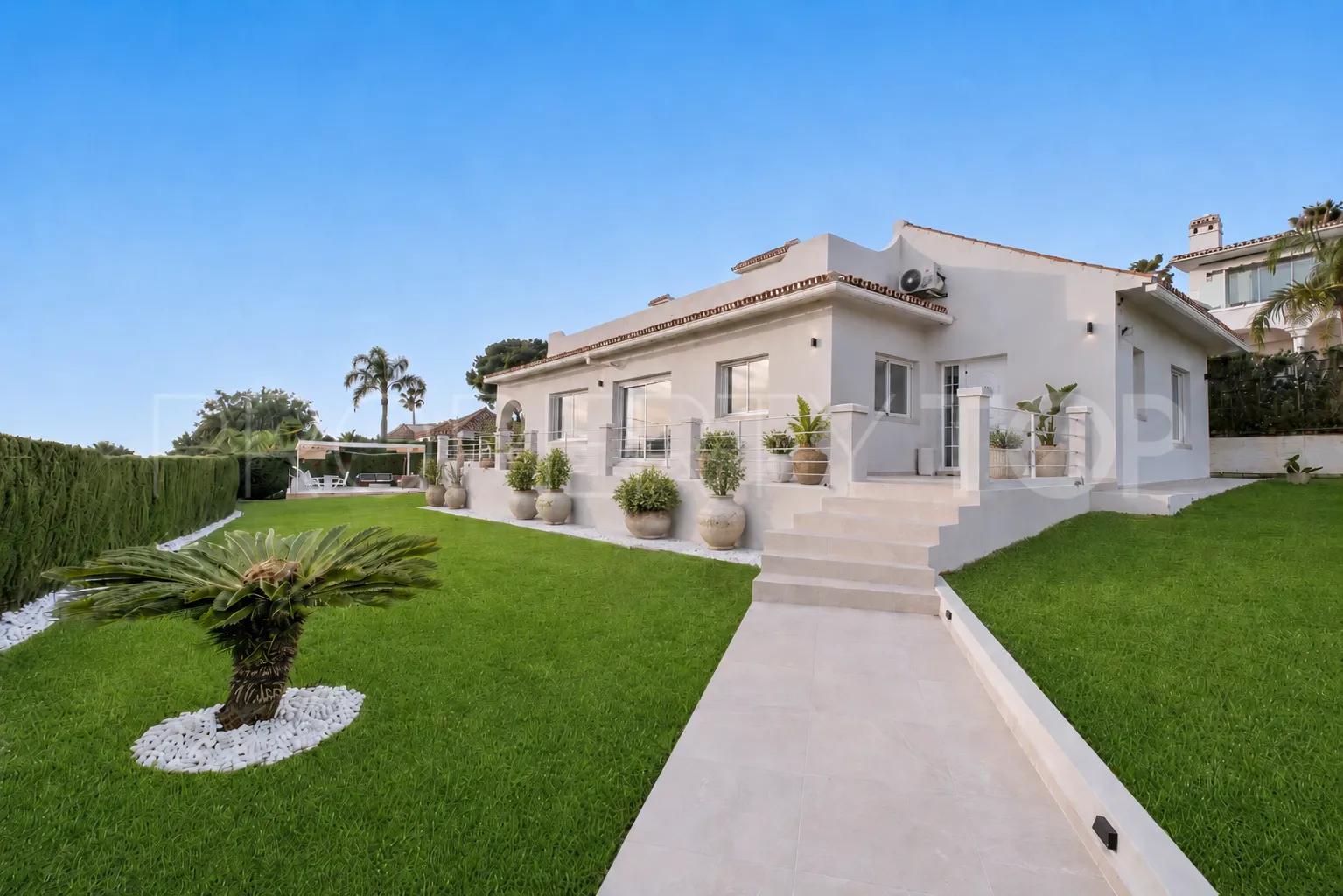 Comprar villa en Elviria