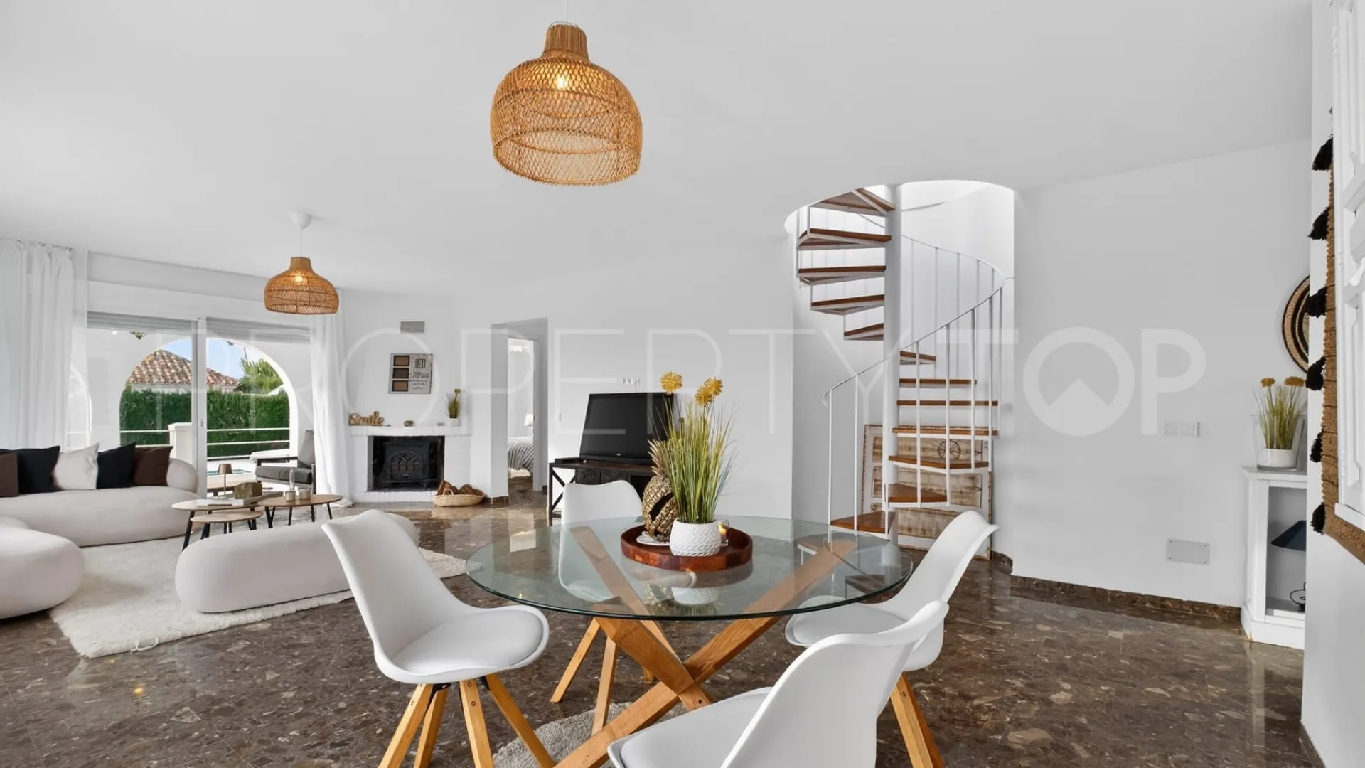 Comprar villa en Elviria