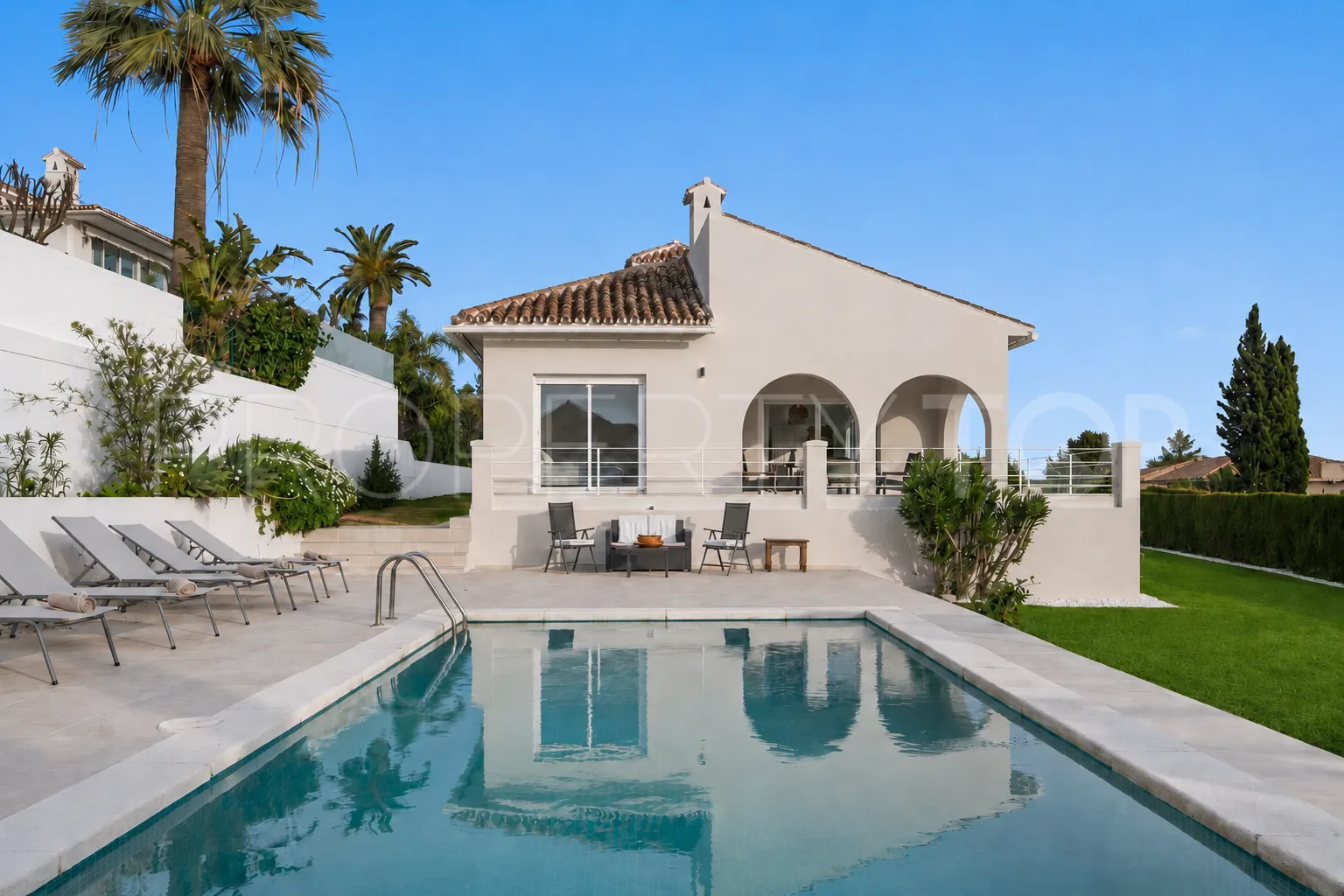 Comprar villa en Elviria