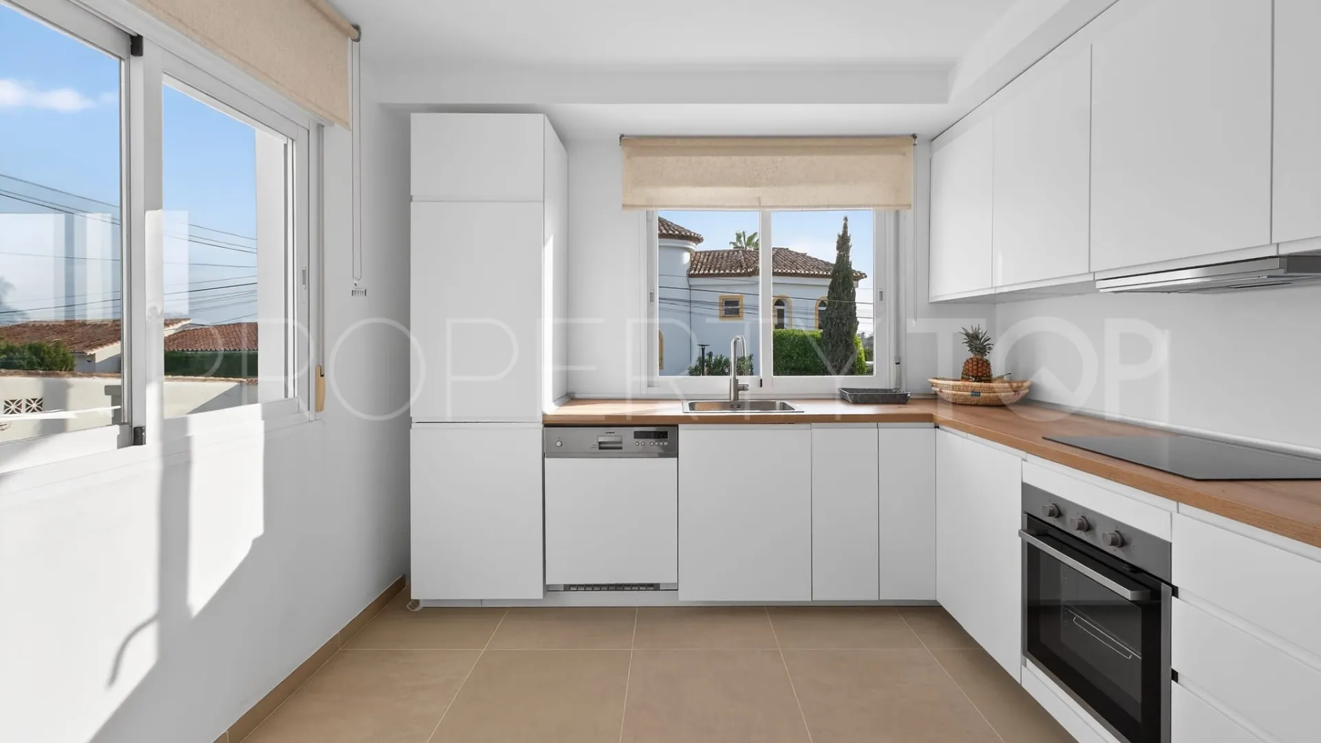 Comprar villa en Elviria