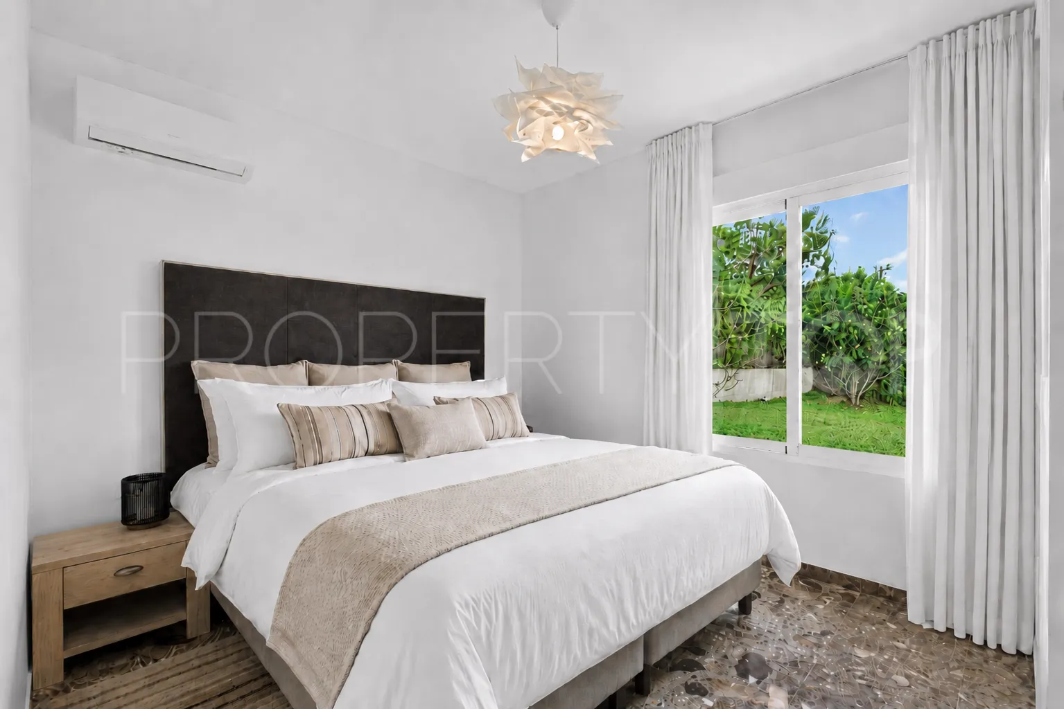 Comprar villa en Elviria