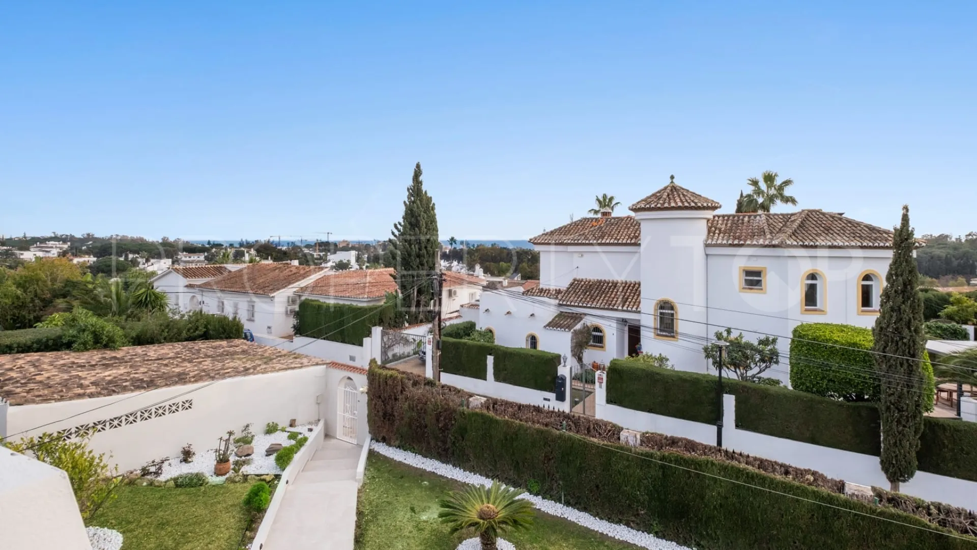 Comprar villa en Elviria