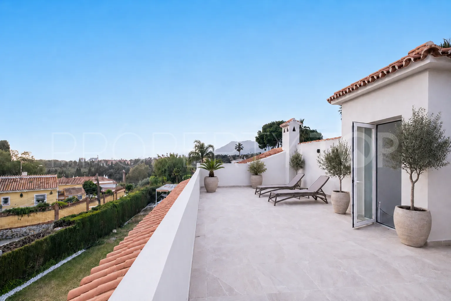 Comprar villa en Elviria