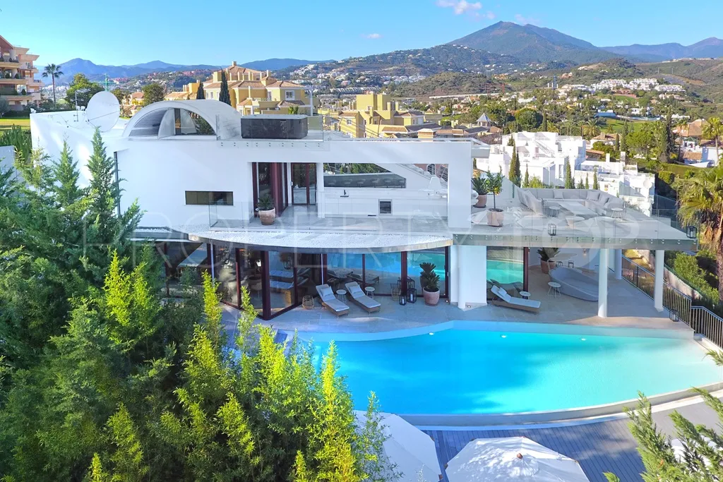 For sale Nueva Andalucia villa with 7 bedrooms