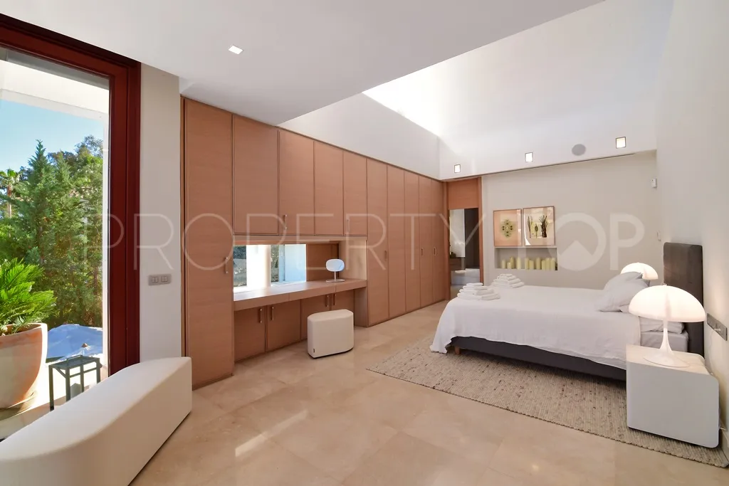 For sale Nueva Andalucia villa with 7 bedrooms