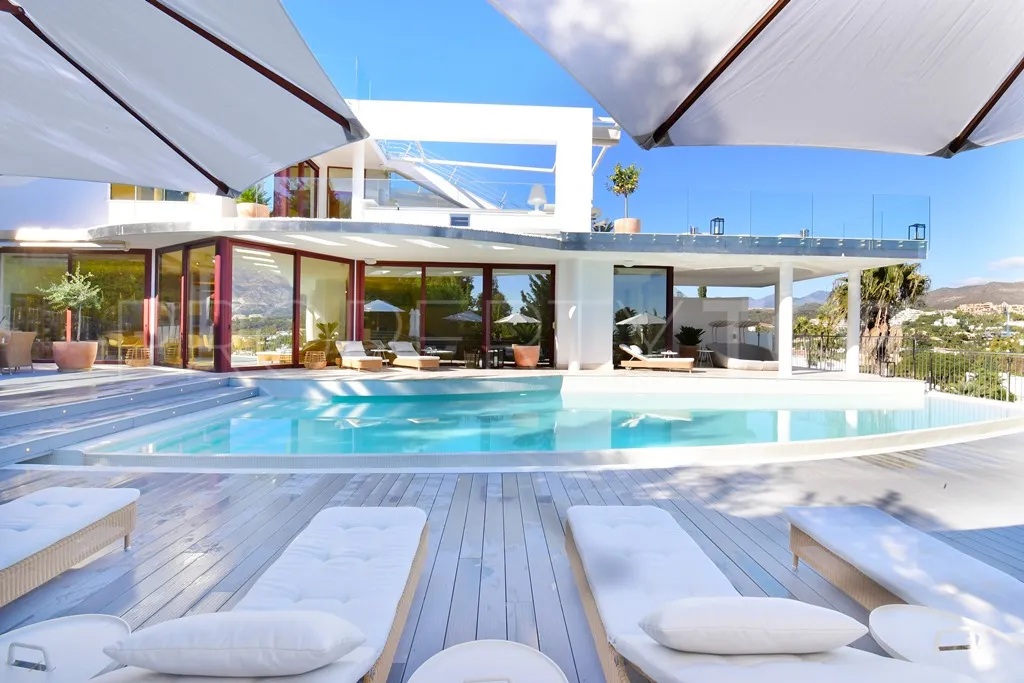 For sale Nueva Andalucia villa with 7 bedrooms