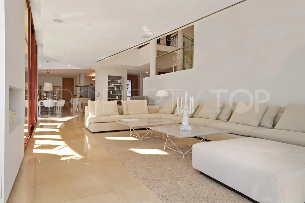 For sale Nueva Andalucia villa with 7 bedrooms