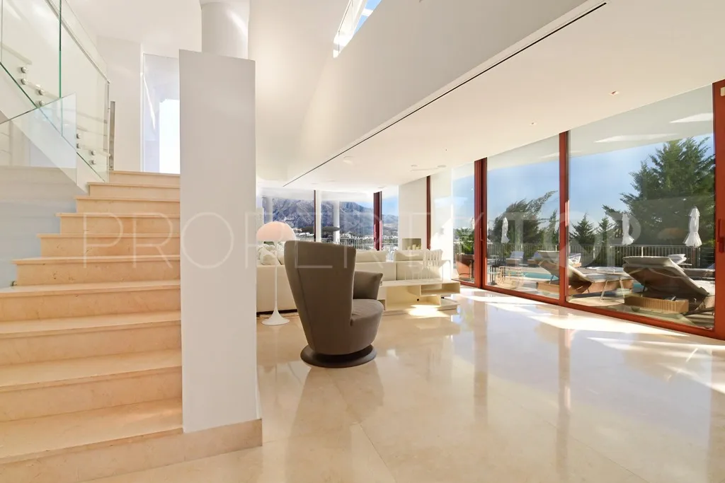 For sale Nueva Andalucia villa with 7 bedrooms