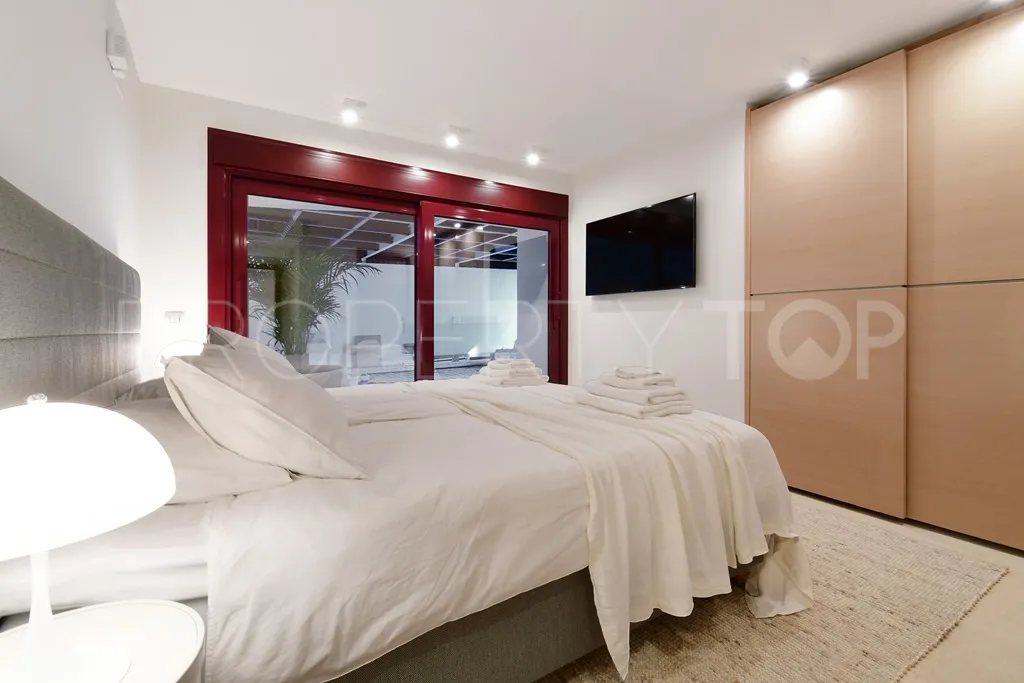 For sale Nueva Andalucia villa with 7 bedrooms