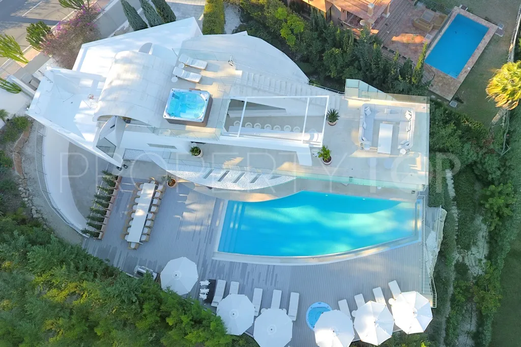 For sale Nueva Andalucia villa with 7 bedrooms