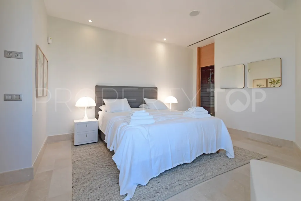 For sale Nueva Andalucia villa with 7 bedrooms