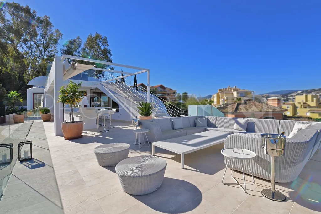 For sale Nueva Andalucia villa with 7 bedrooms
