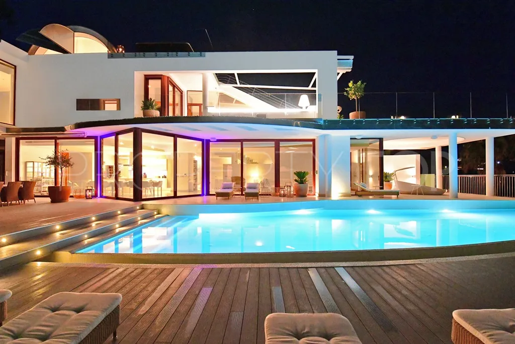 For sale Nueva Andalucia villa with 7 bedrooms