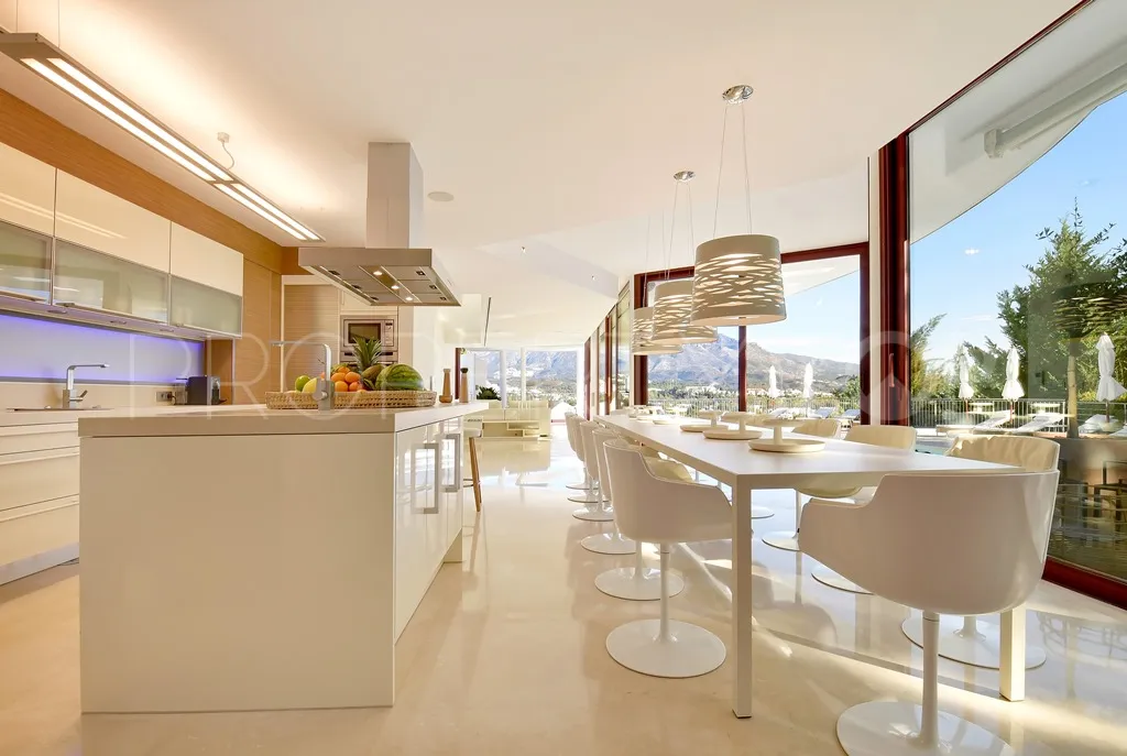 For sale Nueva Andalucia villa with 7 bedrooms