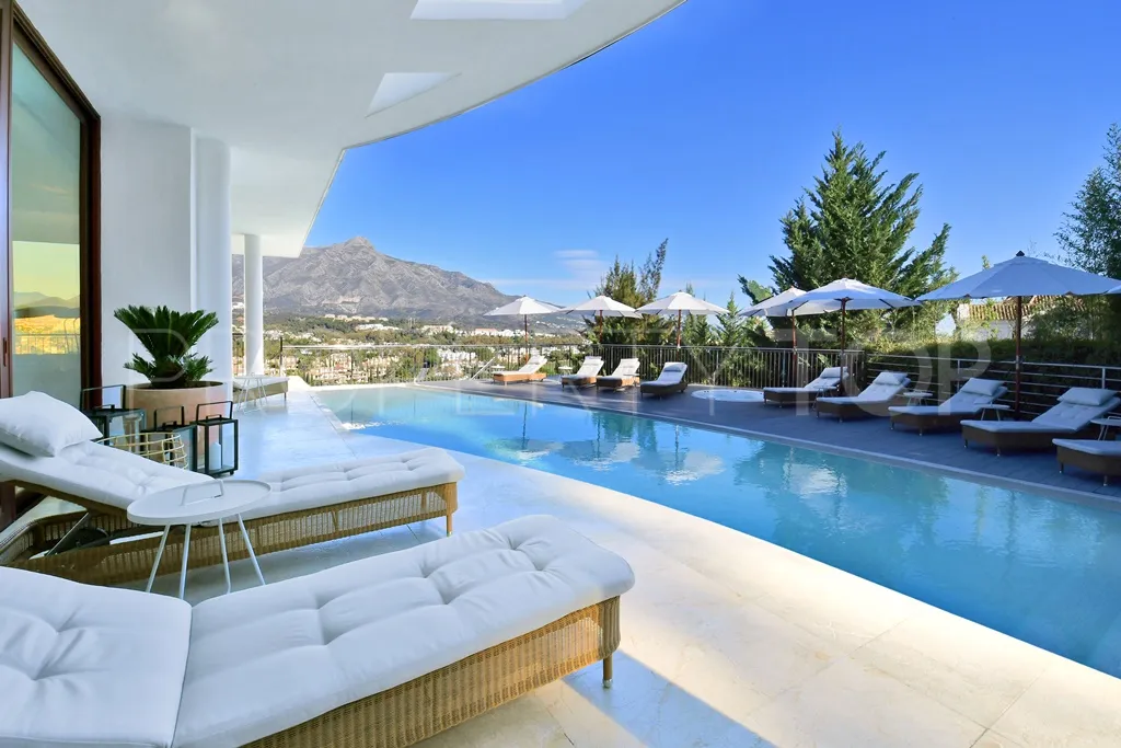 For sale Nueva Andalucia villa with 7 bedrooms