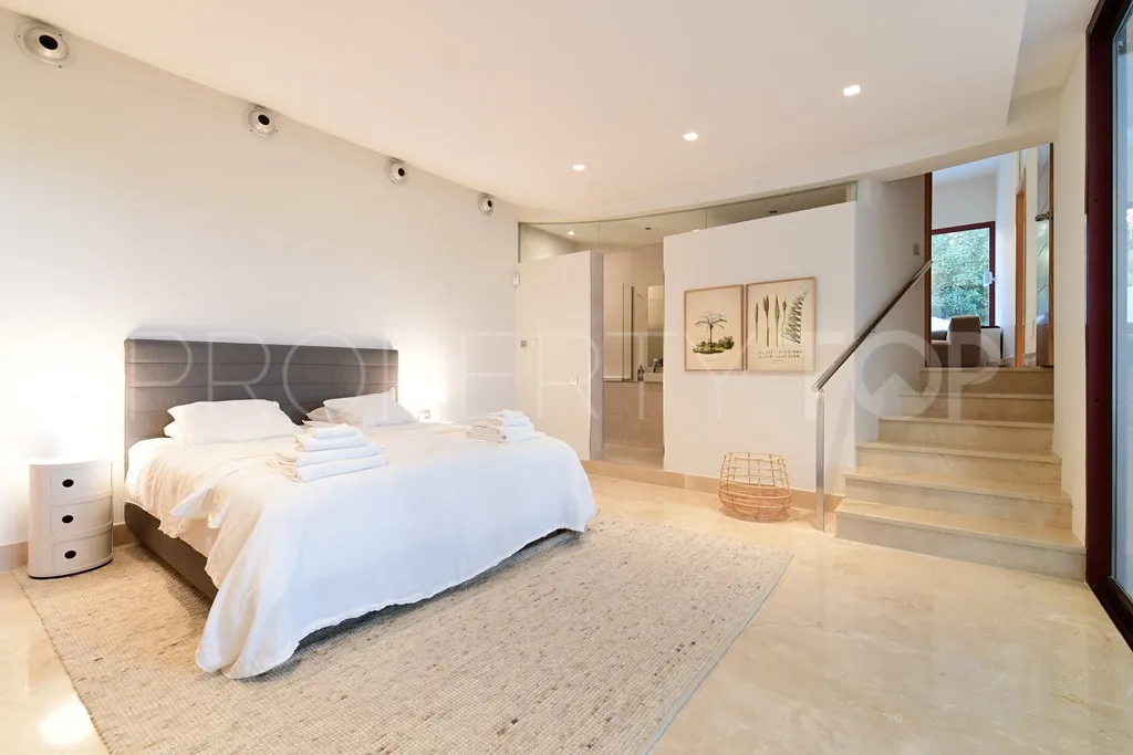 For sale Nueva Andalucia villa with 7 bedrooms