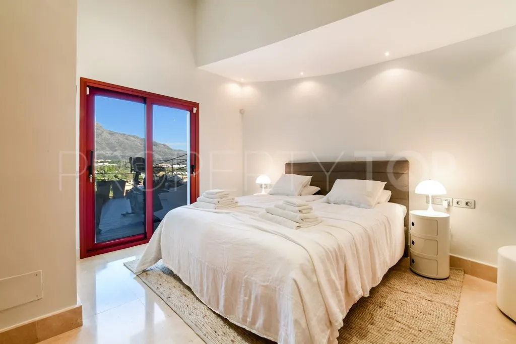 For sale Nueva Andalucia villa with 7 bedrooms