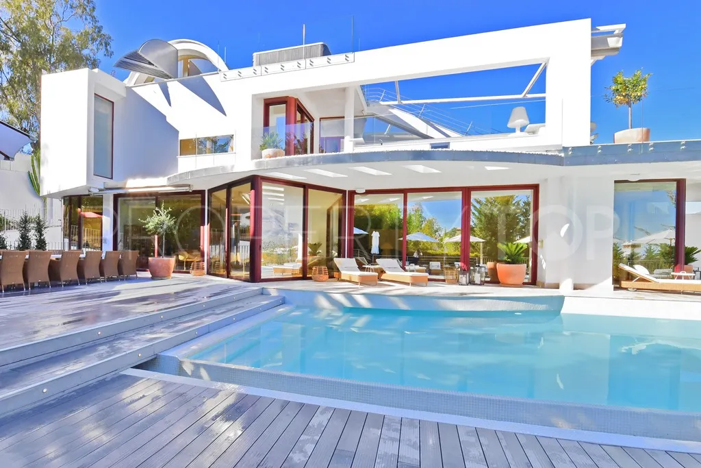 For sale Nueva Andalucia villa with 7 bedrooms