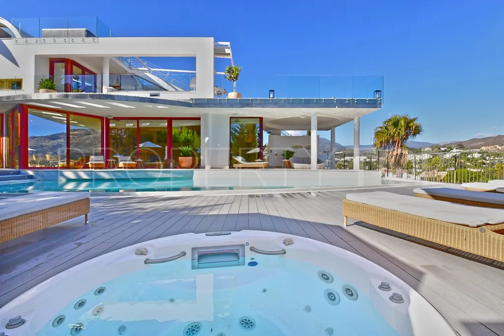For sale Nueva Andalucia villa with 7 bedrooms