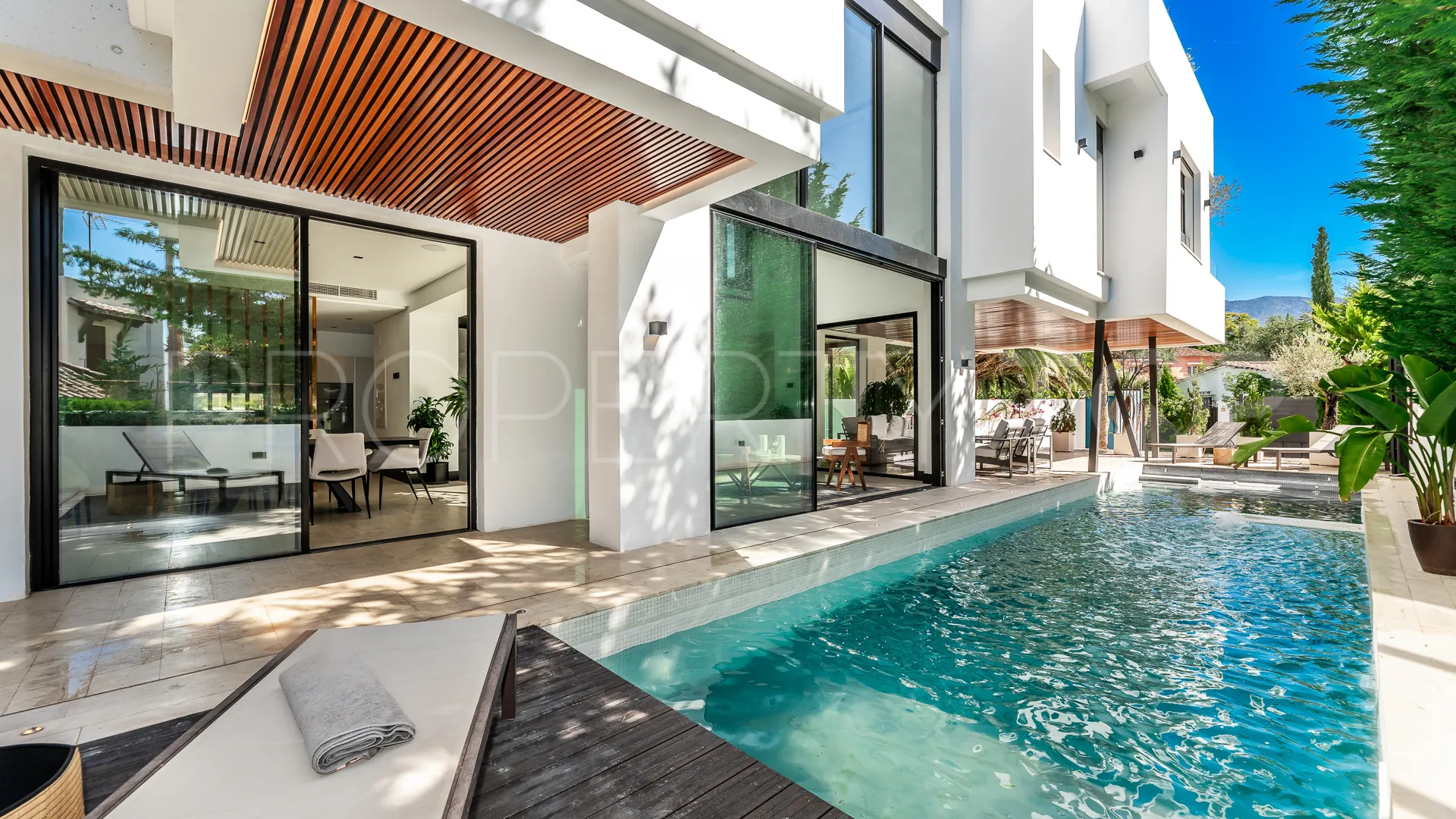 Beach Side Golden Mile 5 bedrooms villa for sale