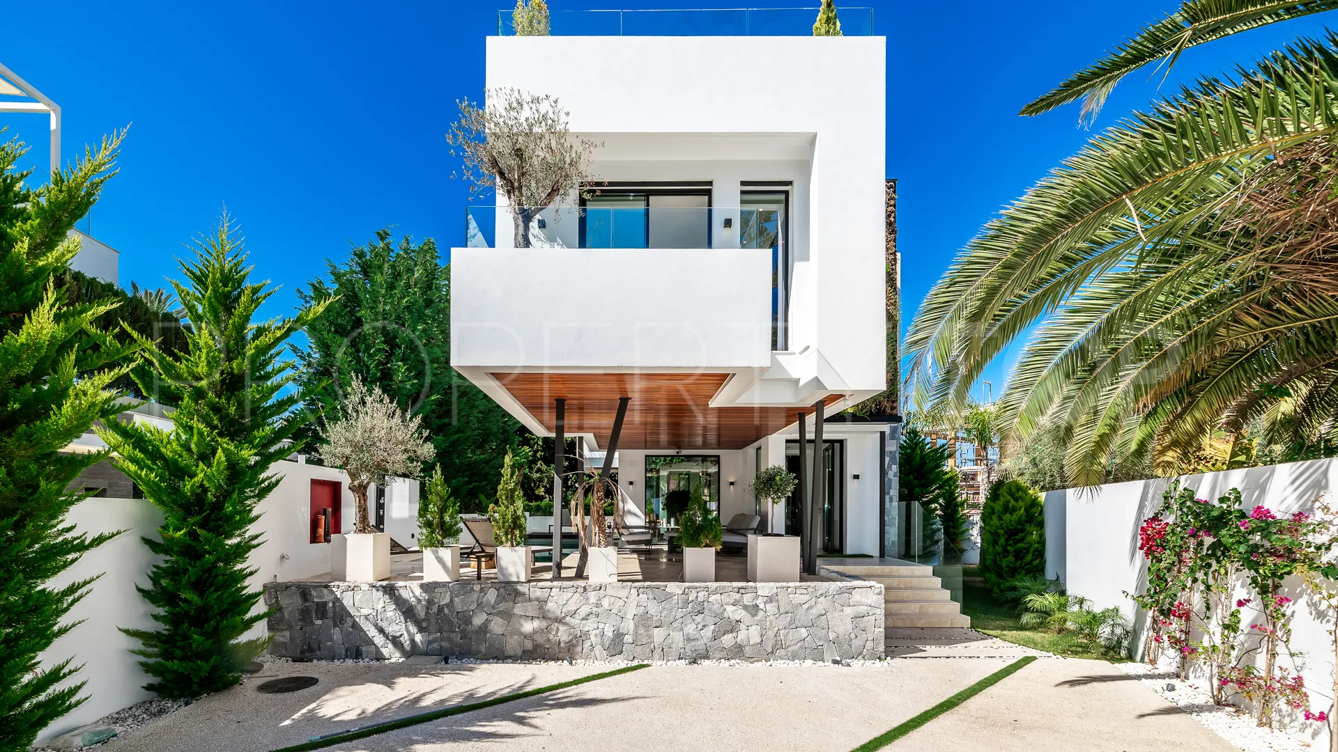 Beach Side Golden Mile 5 bedrooms villa for sale