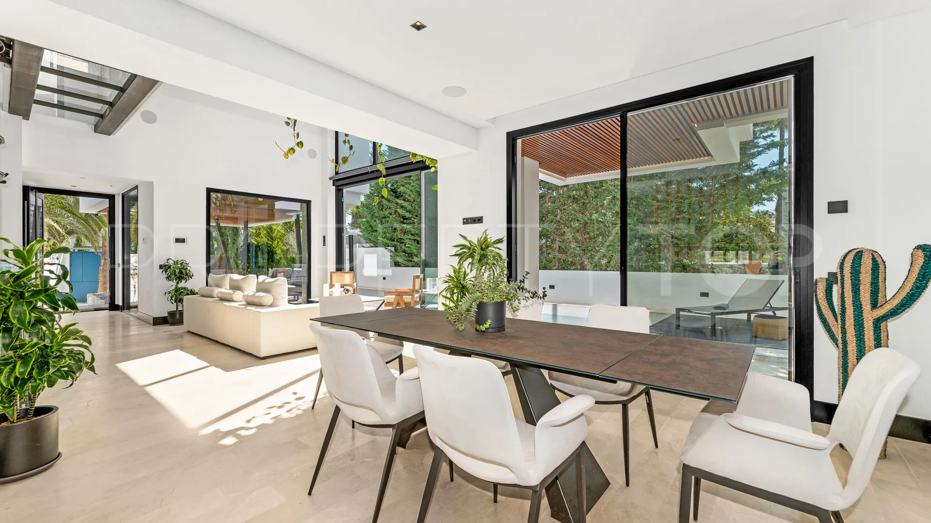 Beach Side Golden Mile 5 bedrooms villa for sale