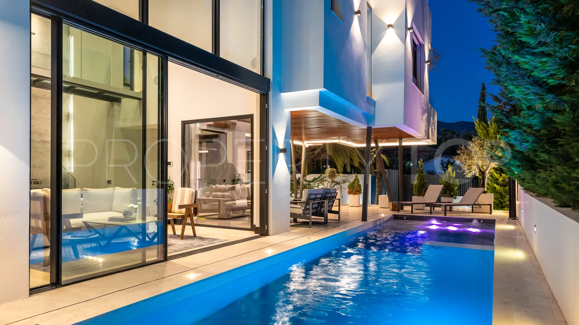 Beach Side Golden Mile 5 bedrooms villa for sale