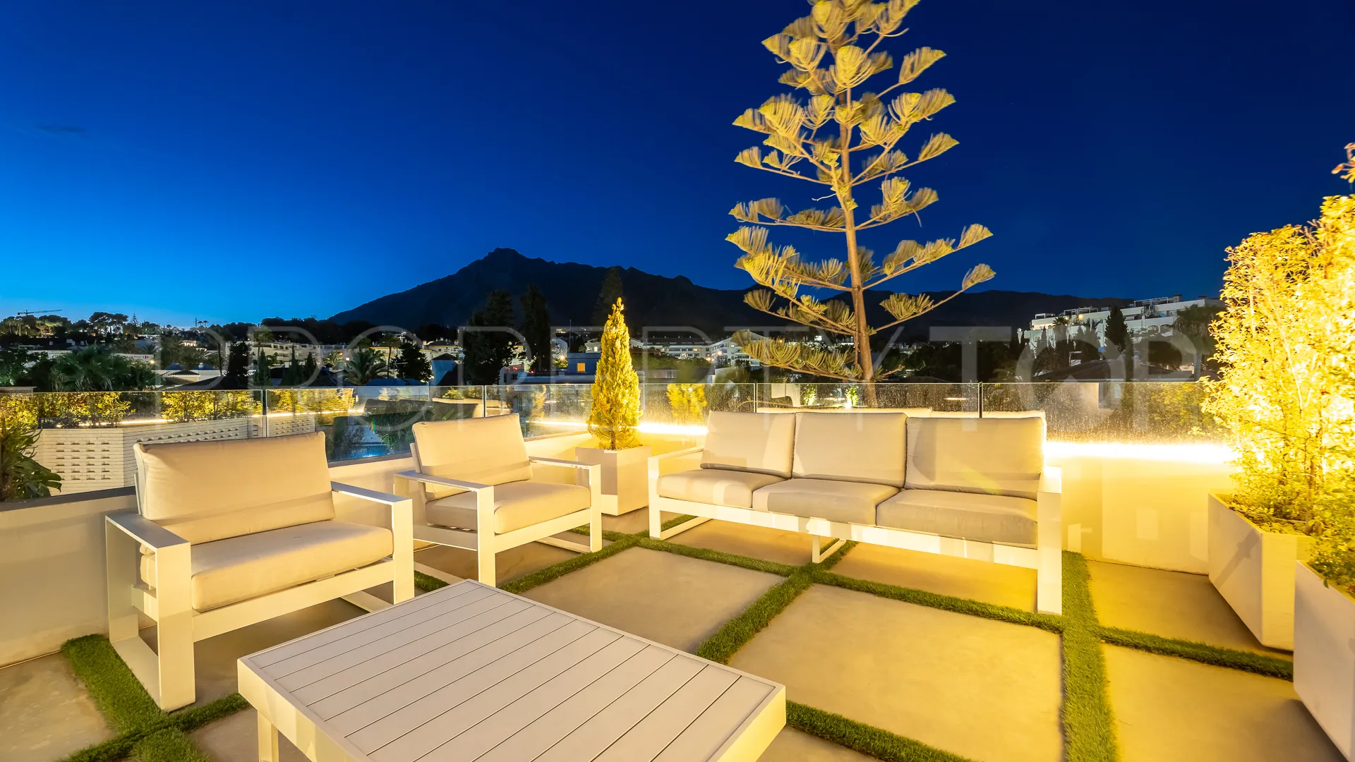 Beach Side Golden Mile 5 bedrooms villa for sale