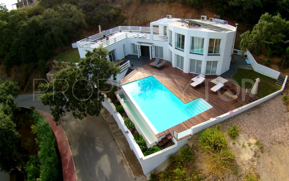Se vende villa en Altos de Elviria