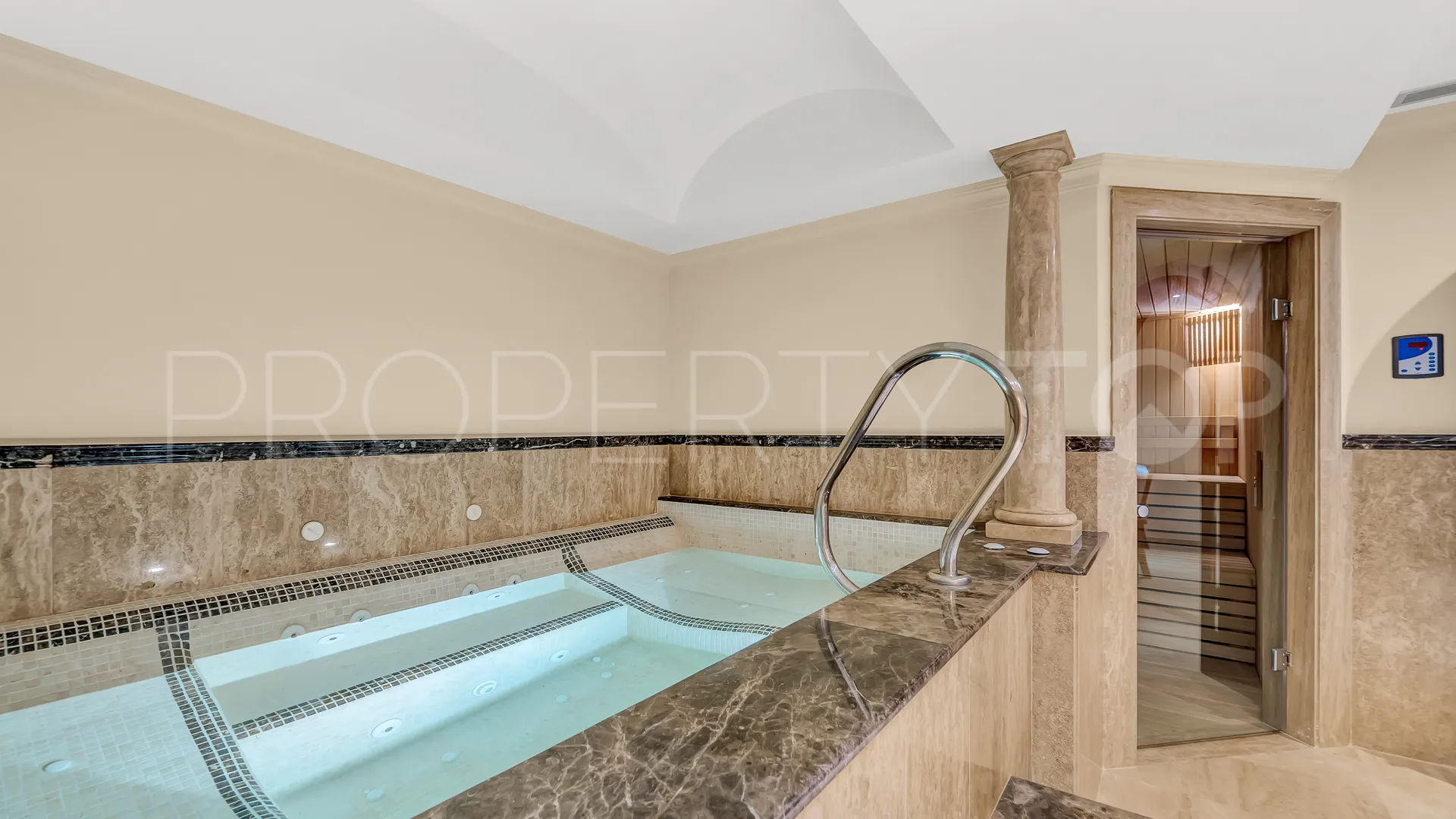 For sale Guadalmina Baja villa with 8 bedrooms