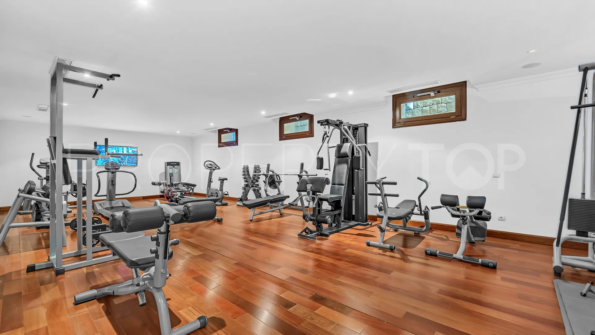 For sale Guadalmina Baja villa with 8 bedrooms
