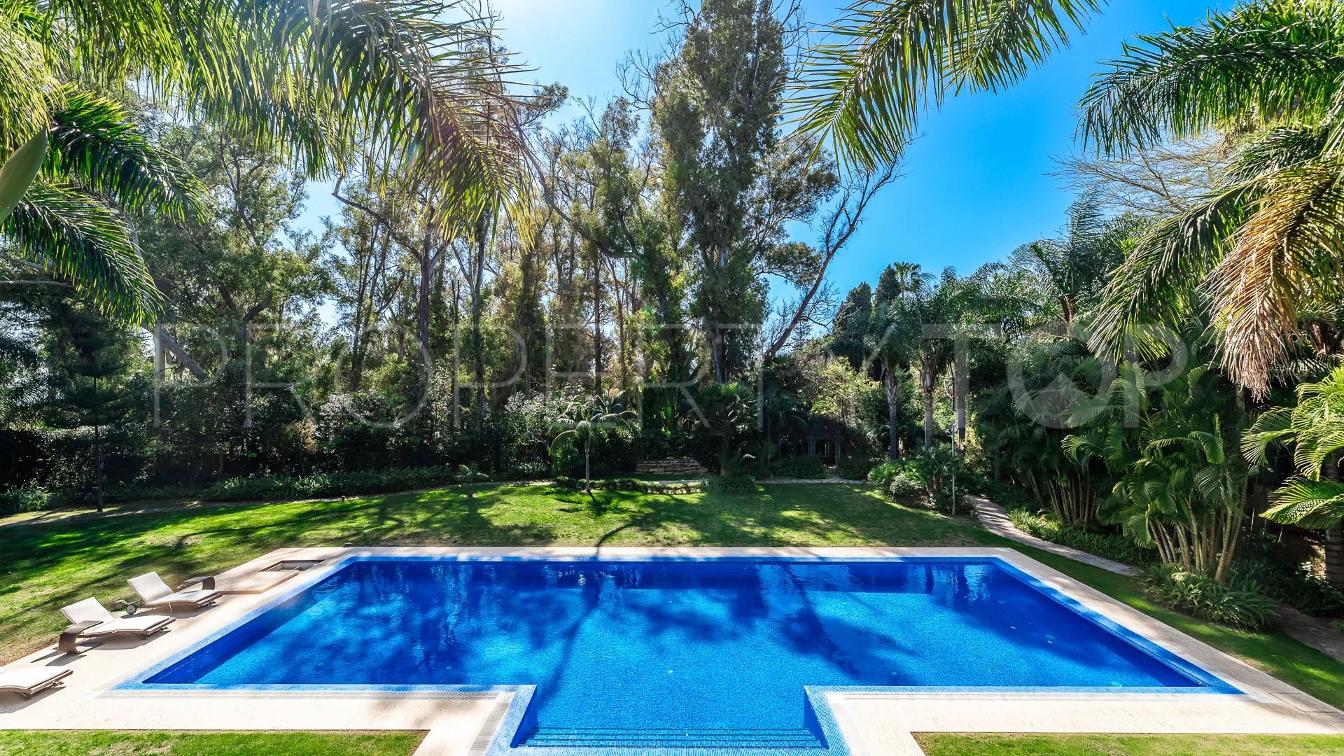 For sale Guadalmina Baja villa with 8 bedrooms