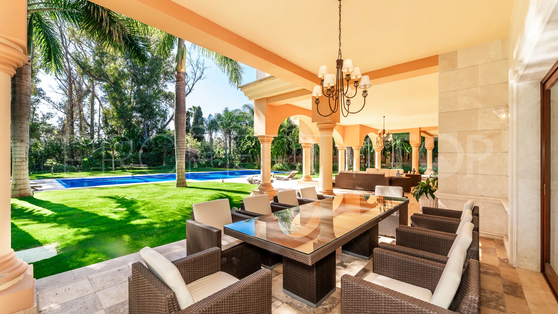 For sale Guadalmina Baja villa with 8 bedrooms