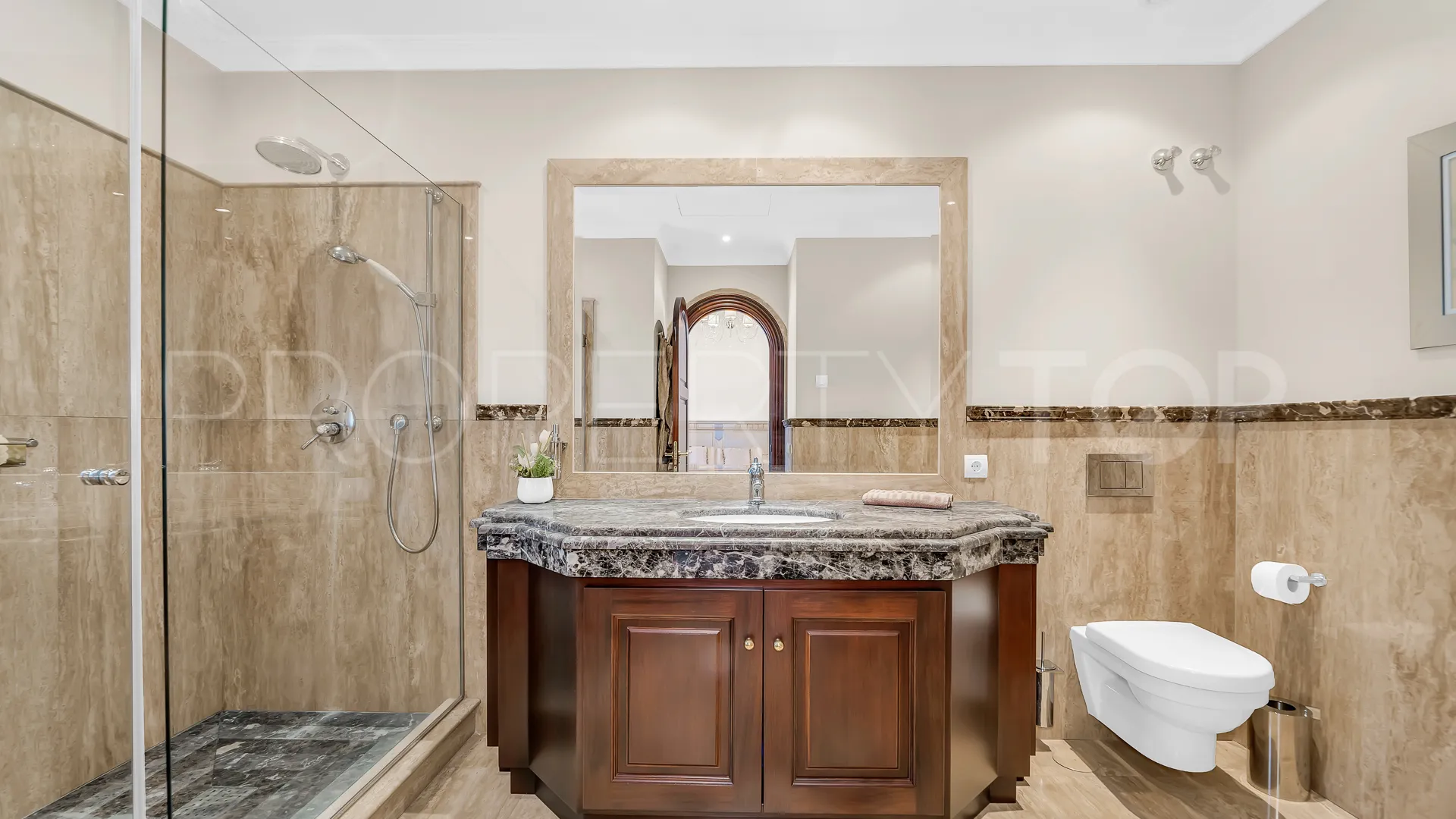 For sale Guadalmina Baja villa with 8 bedrooms