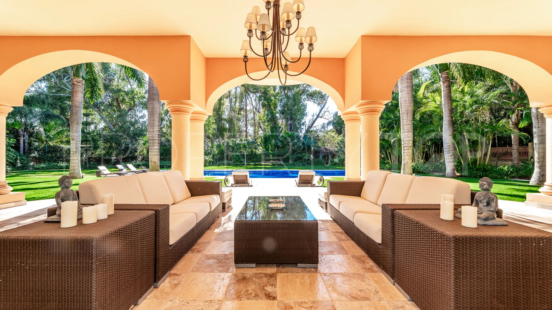 For sale Guadalmina Baja villa with 8 bedrooms