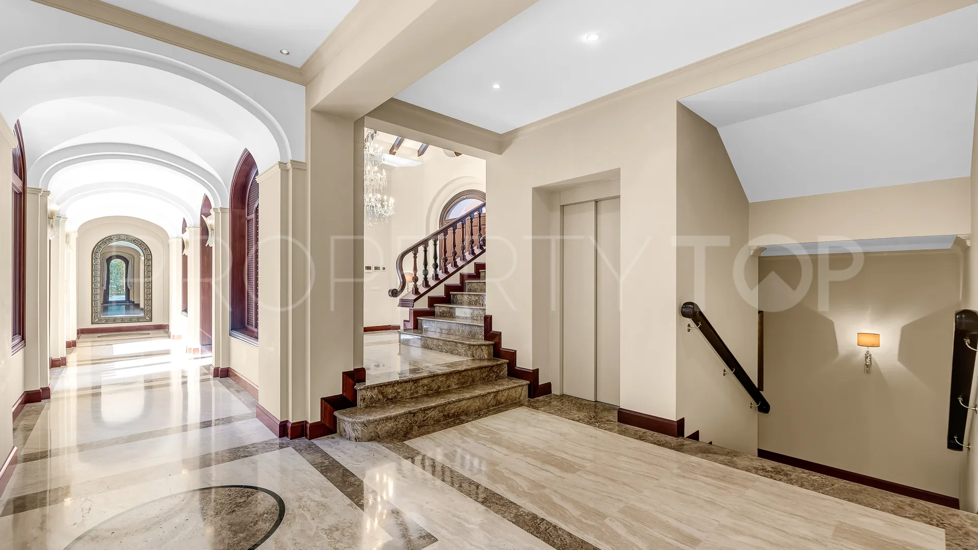 For sale Guadalmina Baja villa with 8 bedrooms