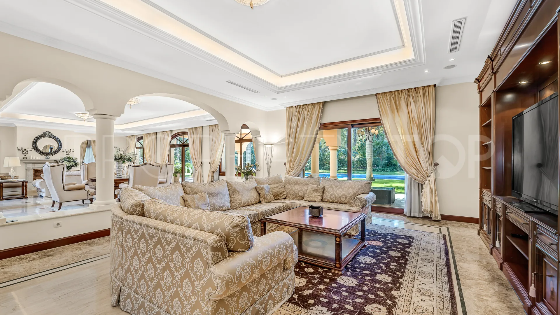 For sale Guadalmina Baja villa with 8 bedrooms