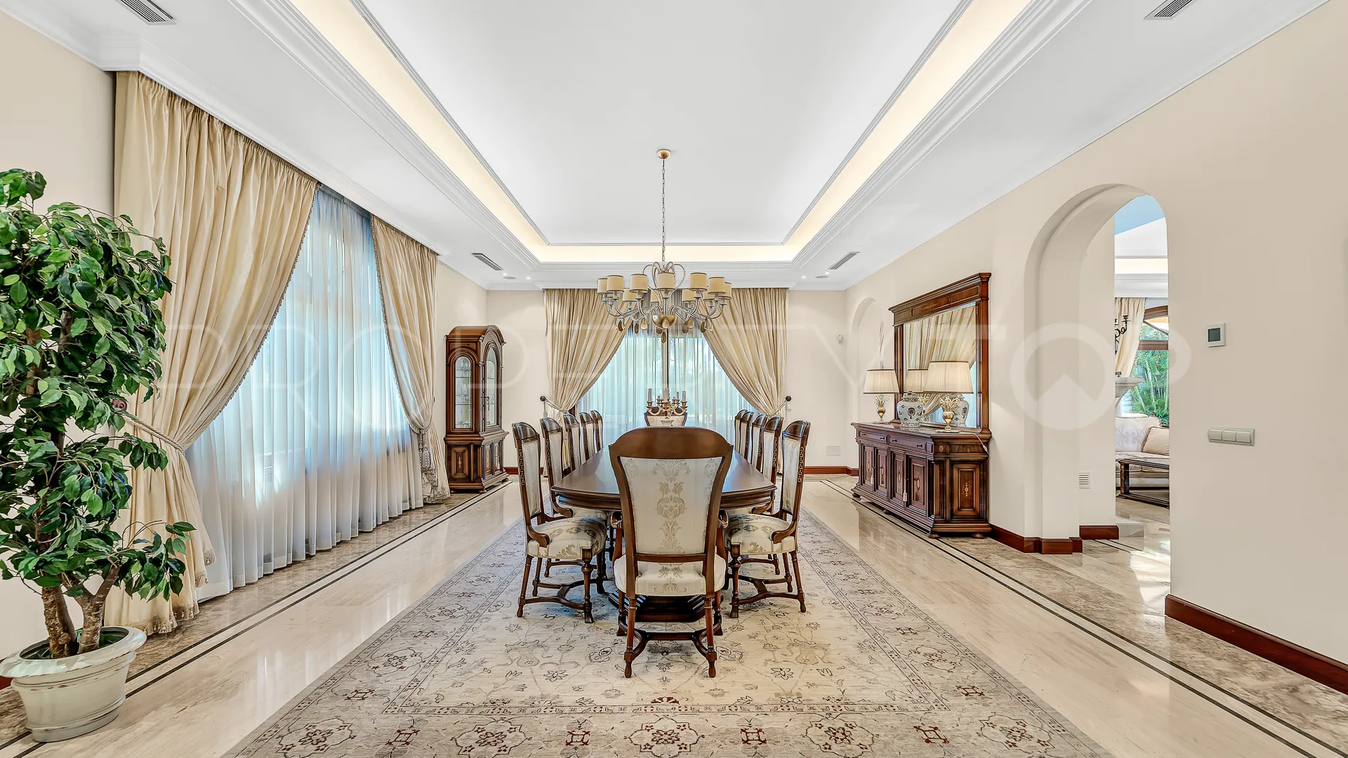 For sale Guadalmina Baja villa with 8 bedrooms