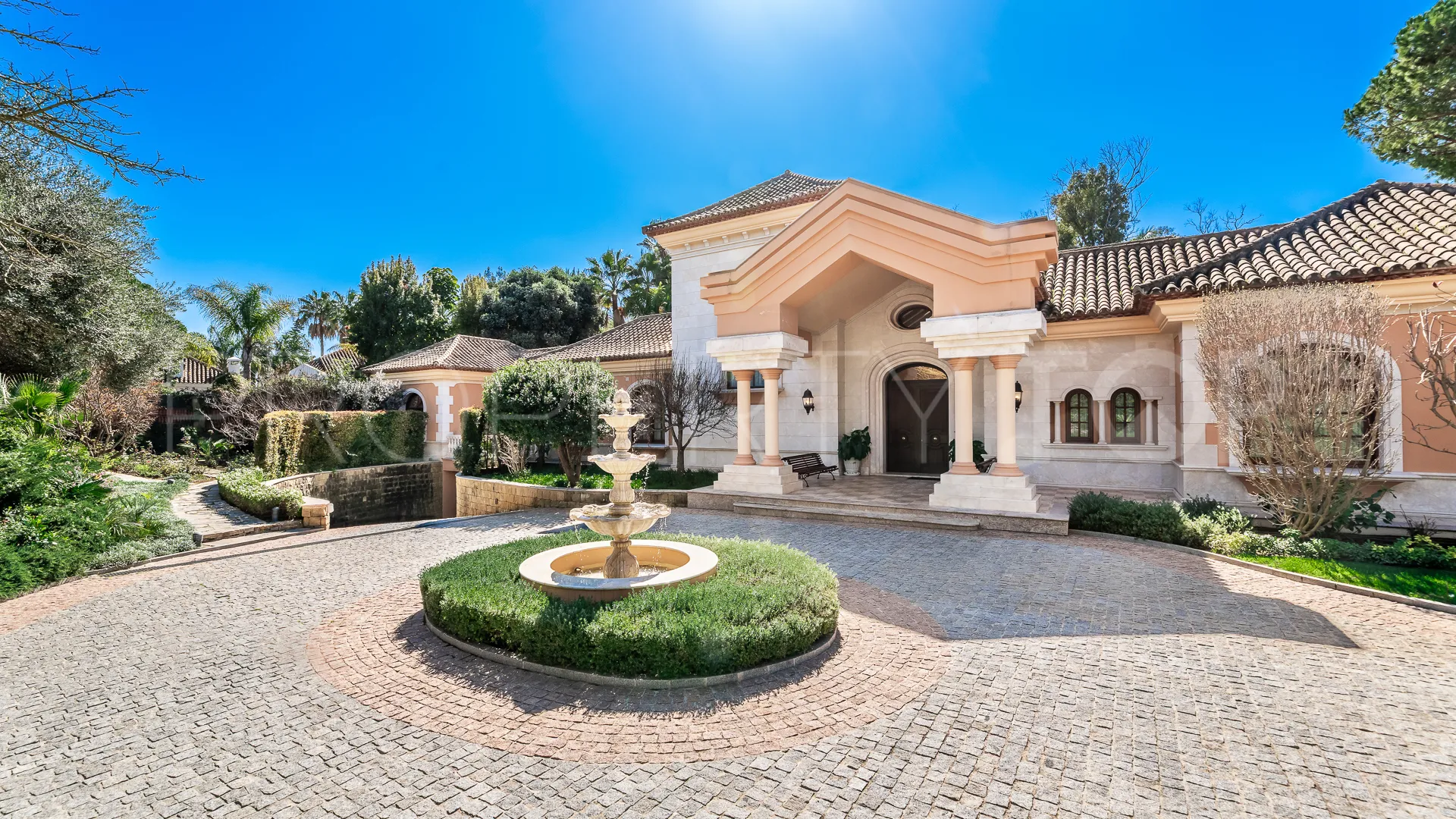 For sale Guadalmina Baja villa with 8 bedrooms